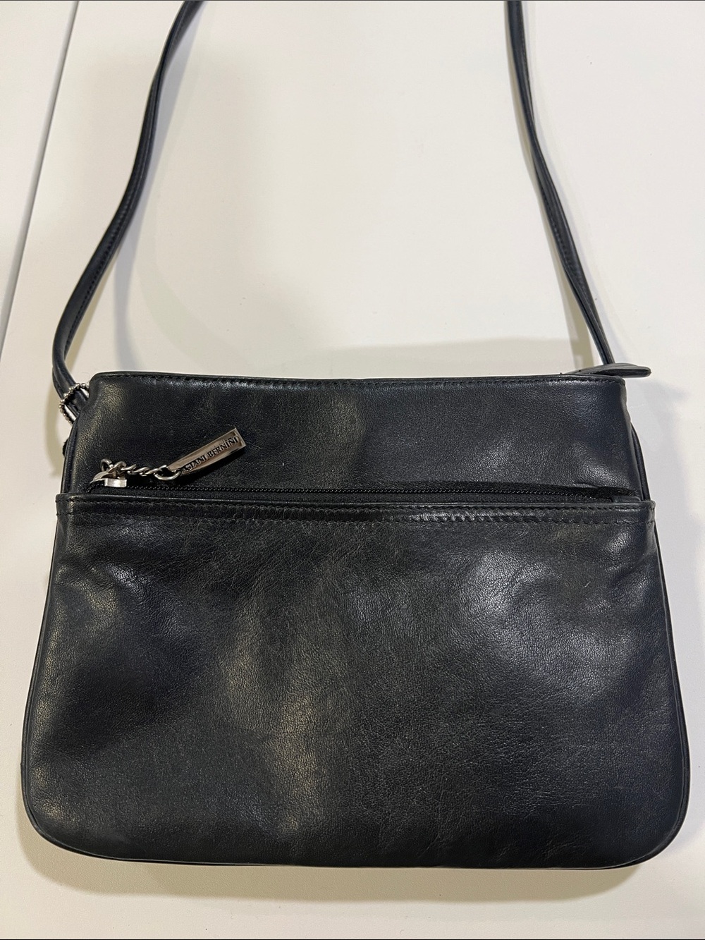 Classic Black Leather Crossbody Bag - Sleek Everyday Carry, Giani Bernini, 6x8